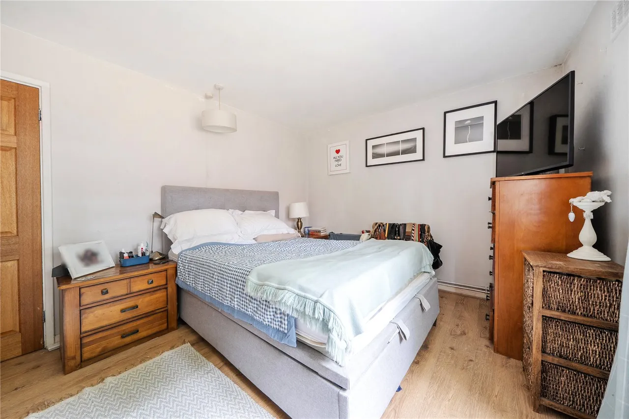 Queens Walk, Ealing, W5, photo 11