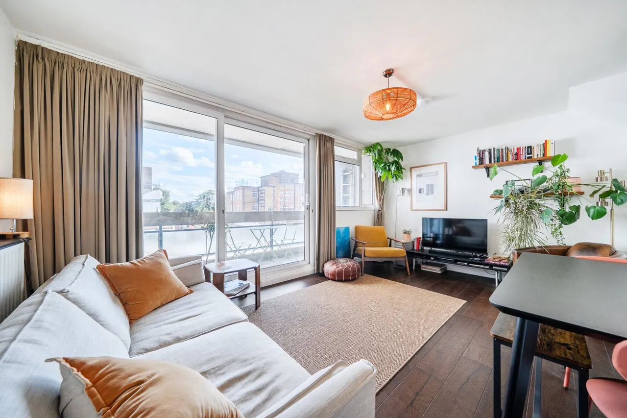 3 bed flat for sale — Pencraig Way, SE15