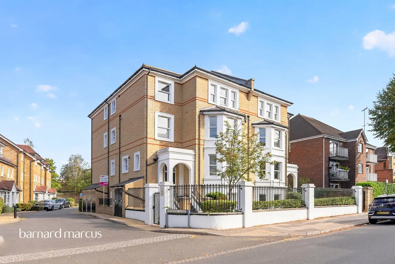 2 bed flat for sale, Ravens Close, Surbiton, KT6