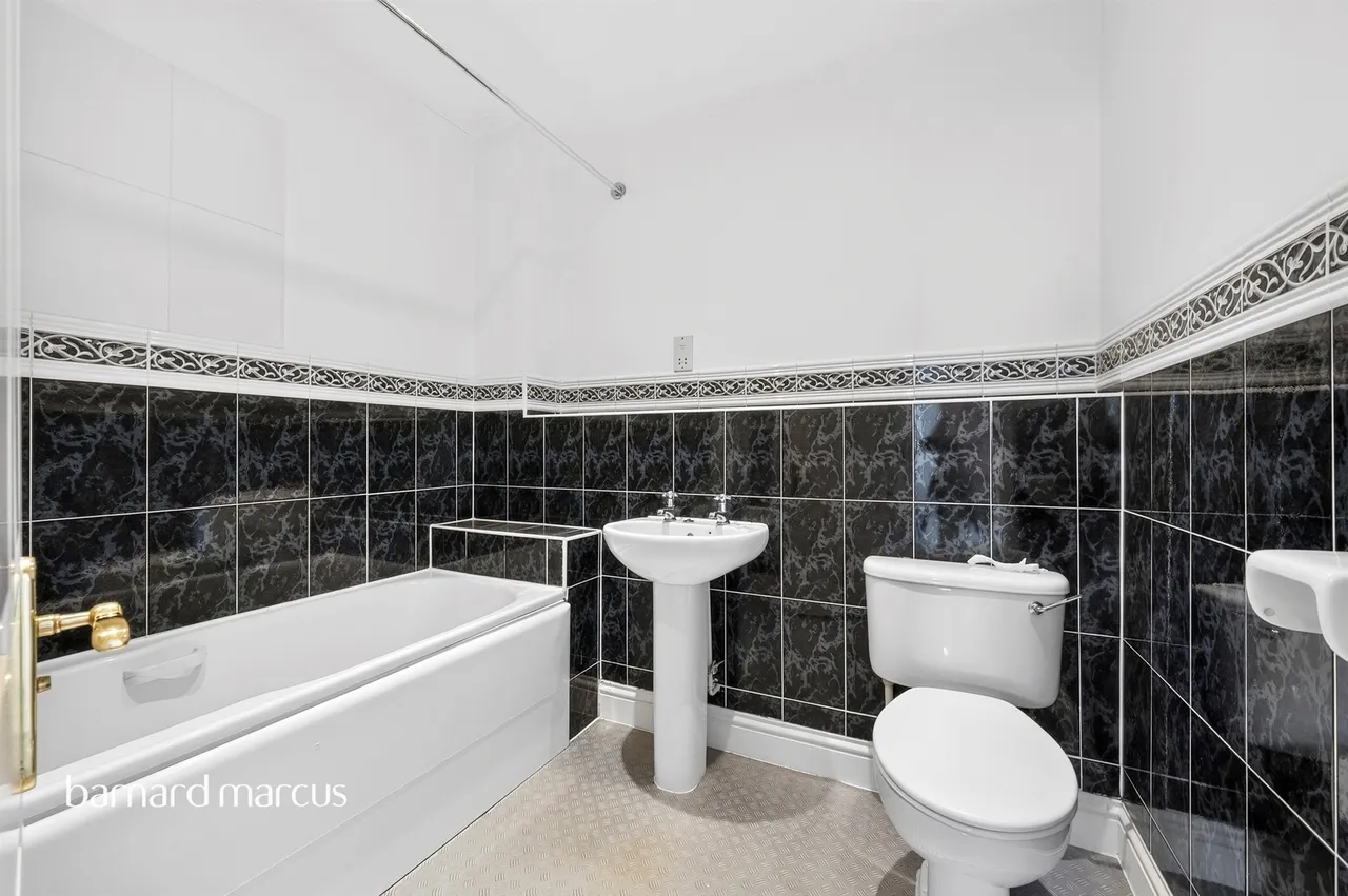 Ravens Close, Surbiton, KT6, photo 6