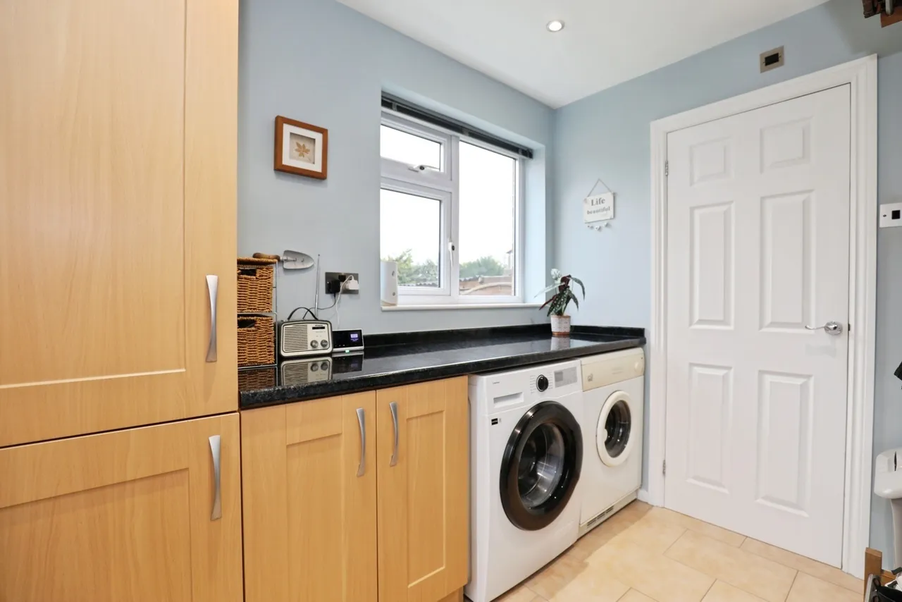 Castle Close, Killinghall, Harrogate, North Yorkshire, HG3, photo 2