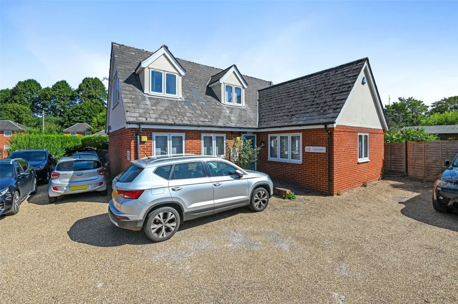with 3 bedrooms in East Street, Saffron Walden, CB10, photo 3