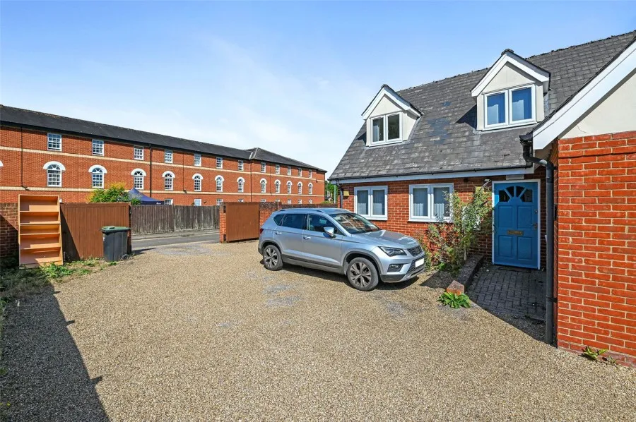 with 3 bedrooms in East Street, Saffron Walden, CB10, photo 4