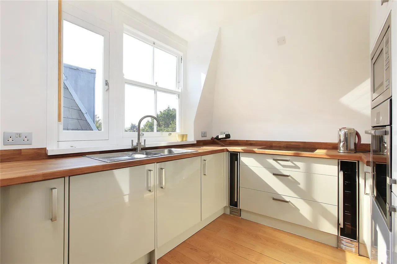 Elsynge Road, London, SW18, photo 2