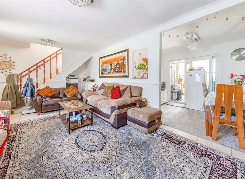 Winchester Road, Feltham, TW13, photo 2