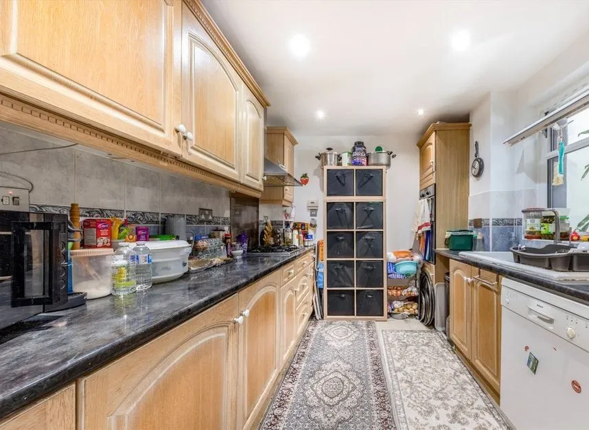 Winchester Road, Feltham, TW13, photo 3