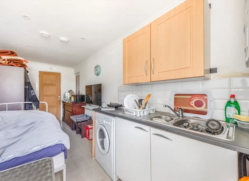 Winchester Road, Feltham, TW13, photo 5