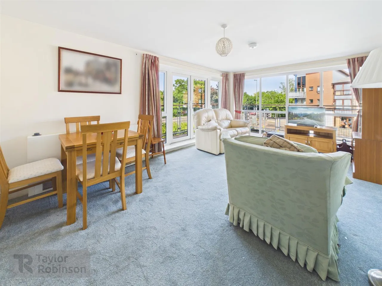 Commonwealth Drive, Three Bridges, RH10, photo 2