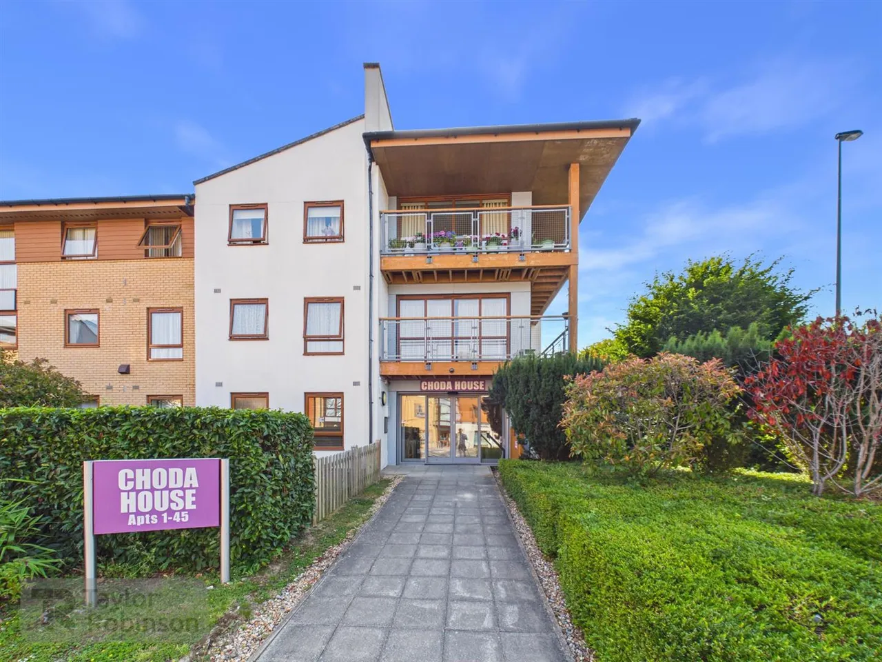 2 bed property for sale, Commonwealth Drive, Three Bridges, RH10