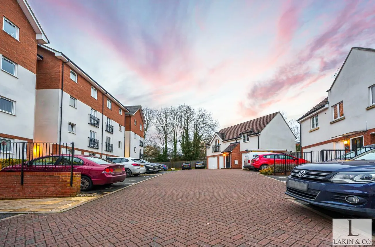 Crosby Gardens, Uxbridge, UB8 1GS, photo 10