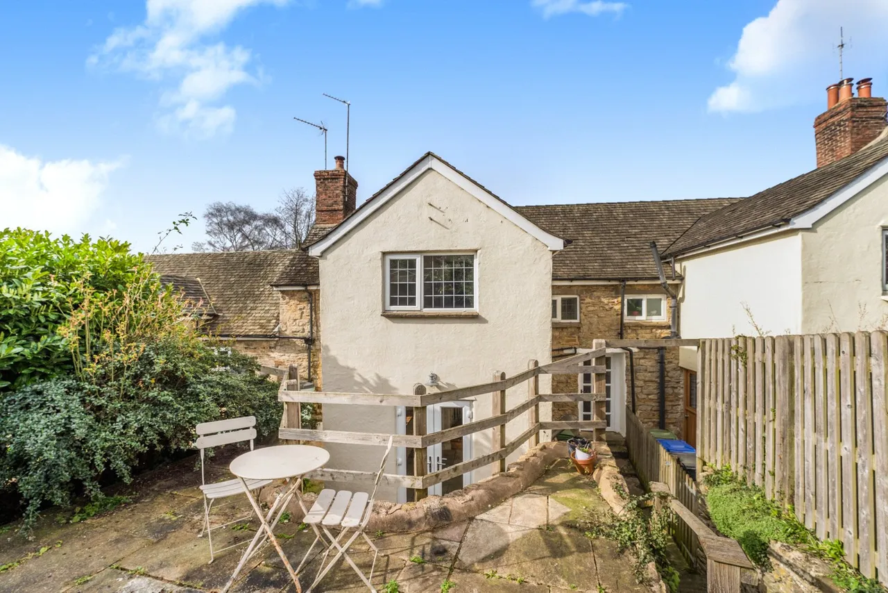 2 bed house for sale, Charlton Road, Aynho, OX17