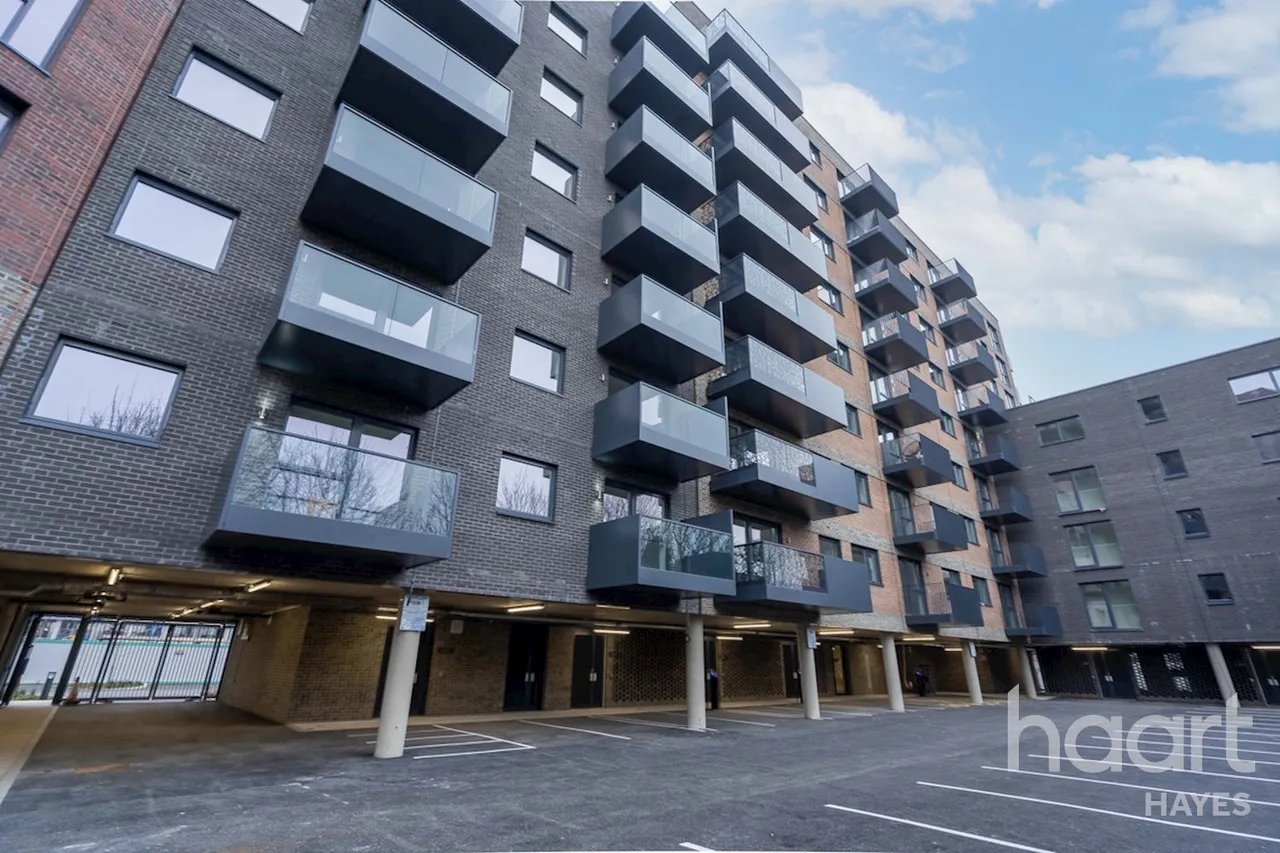 2 bed flat for sale, Cranton Avenue, Hayes, UB3