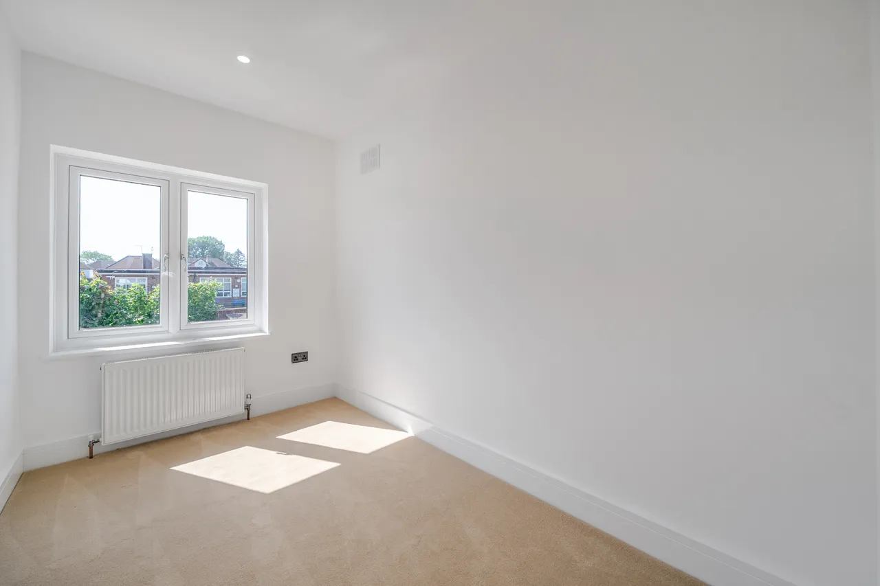 Court Avenue, Coulsdon, CR5, photo 11