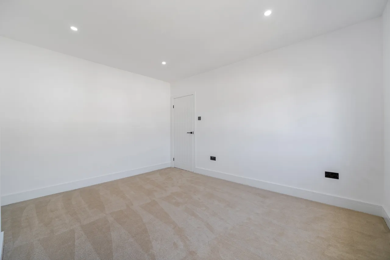 Court Avenue, Coulsdon, CR5, photo 13