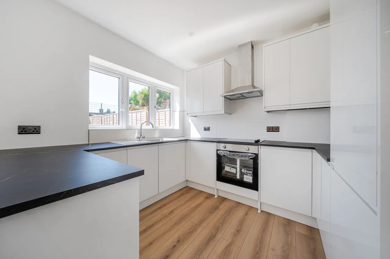 Court Avenue, Coulsdon, CR5, photo 4
