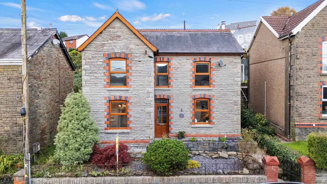 4 bed house for sale — Alltwen Hill, Pontardawe, Swansea
