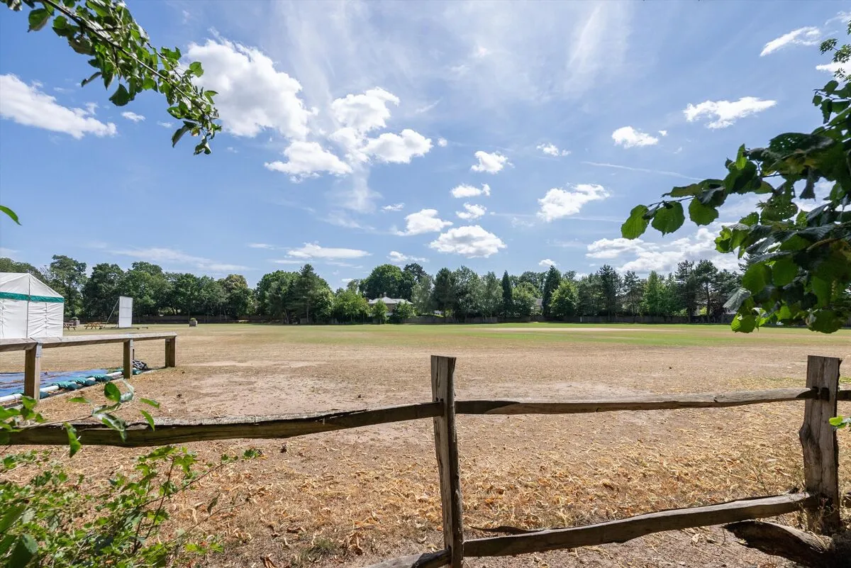 Milner Drive, Cobham, KT11, photo 3