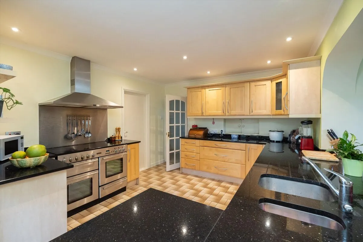 Milner Drive, Cobham, KT11, photo 12
