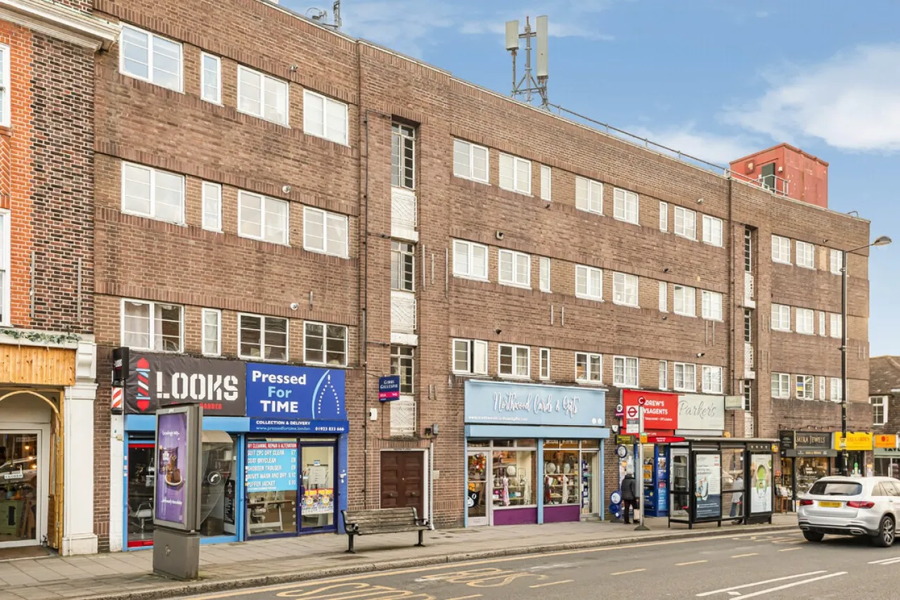 Chester Place, Green Lane, Northwood, Greater London, photo 21