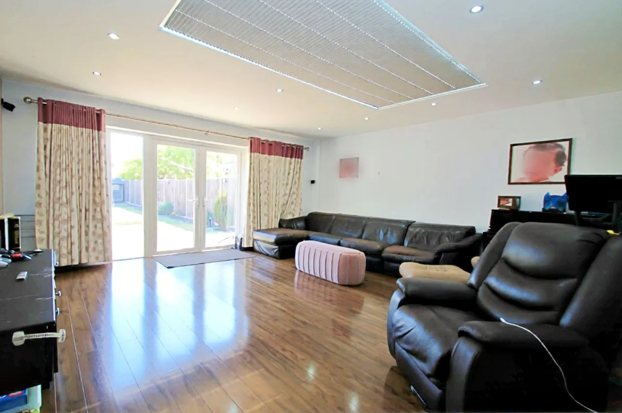 Moat Drive, Harrow, HA1, photo 4