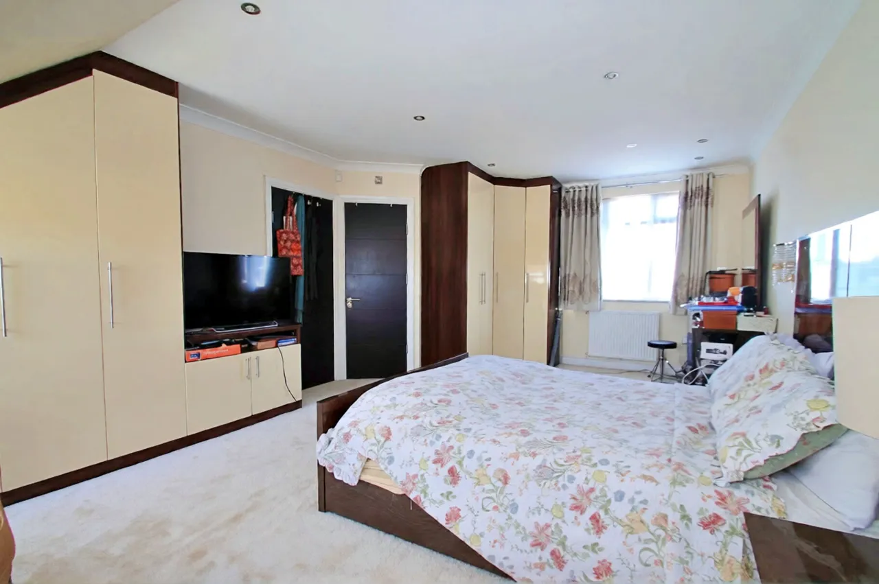 Moat Drive, Harrow, HA1, photo 9
