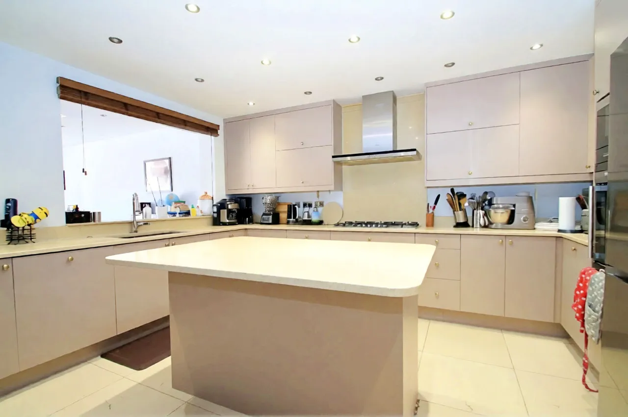 Moat Drive, Harrow, HA1, photo 7