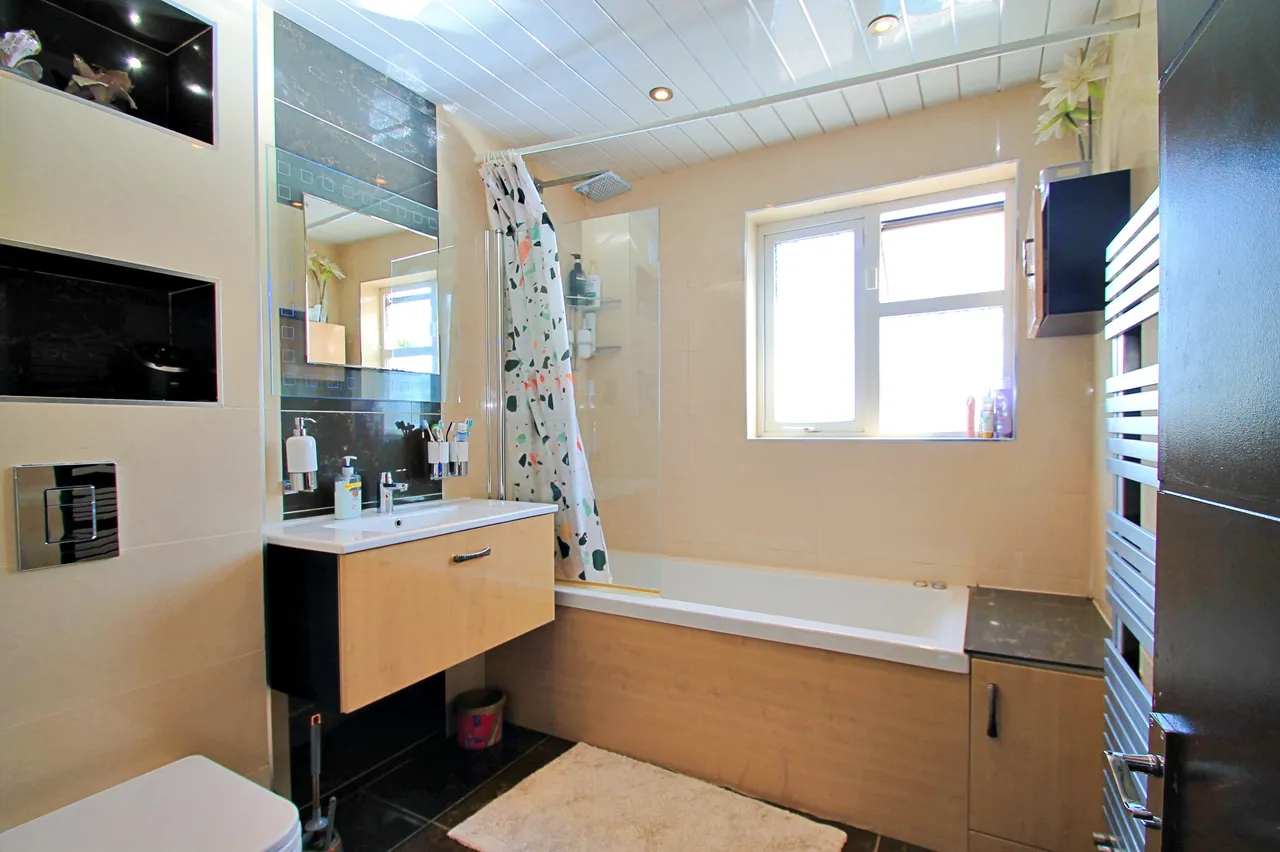 Moat Drive, Harrow, HA1, photo 12