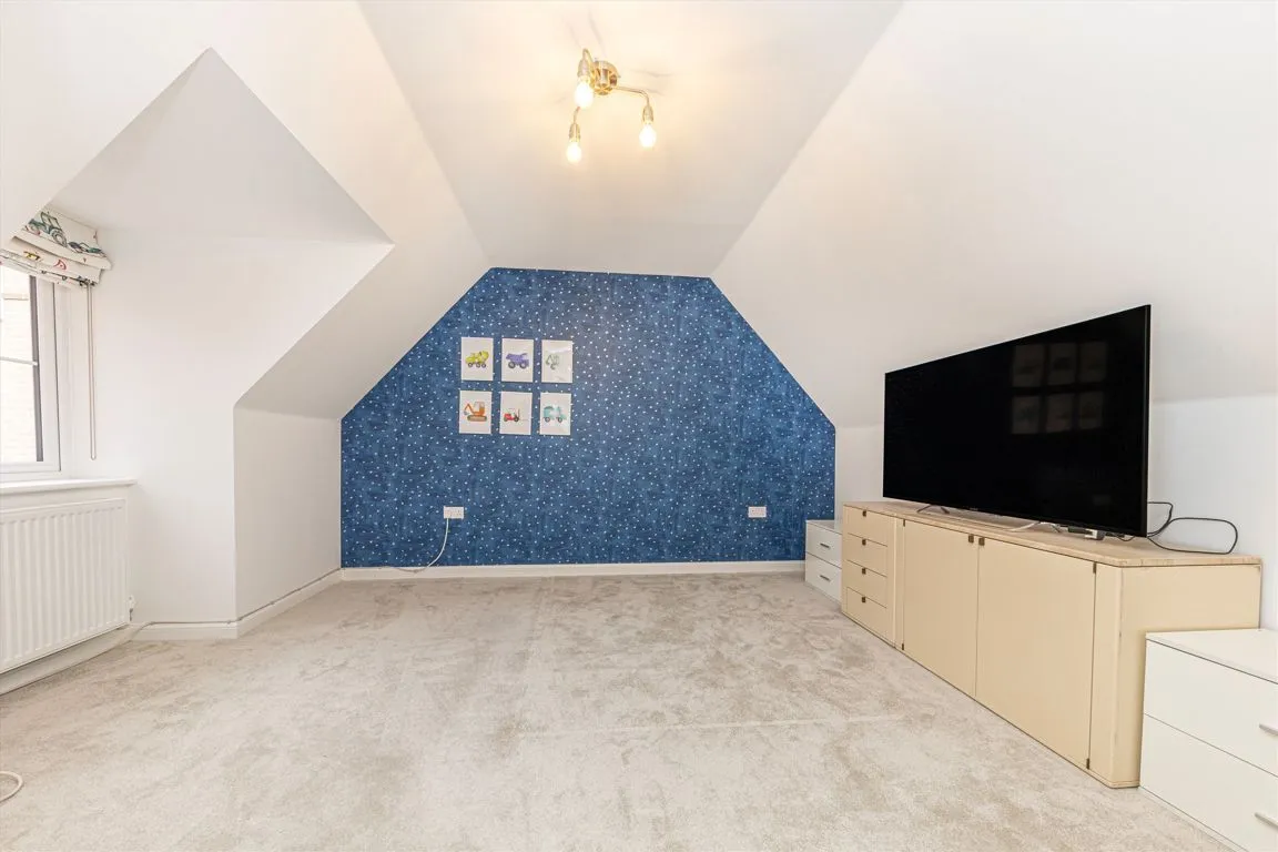 Bell Farm Way, Walton-on-Thames, KT12, photo 5