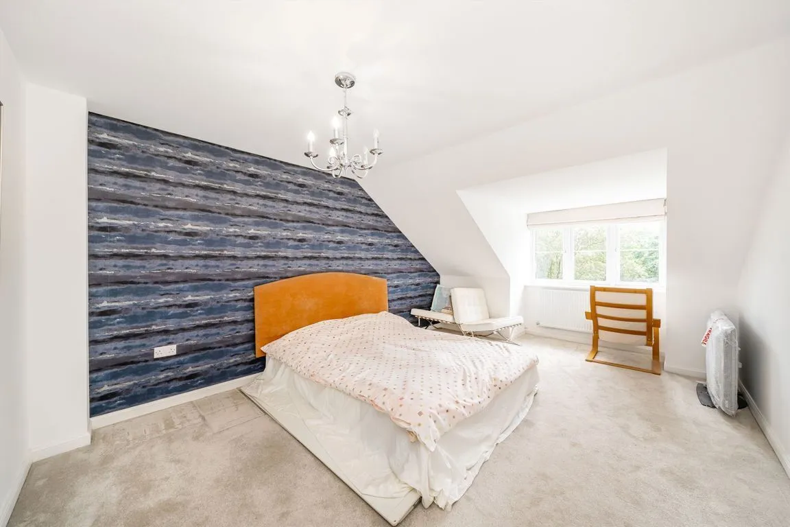 Bell Farm Way, Walton-on-Thames, KT12, photo 4