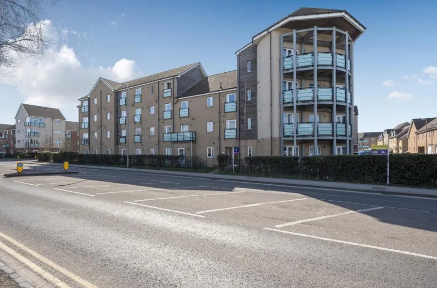 2 bed flat for sale, Daimler Drive, Dunstable, LU6