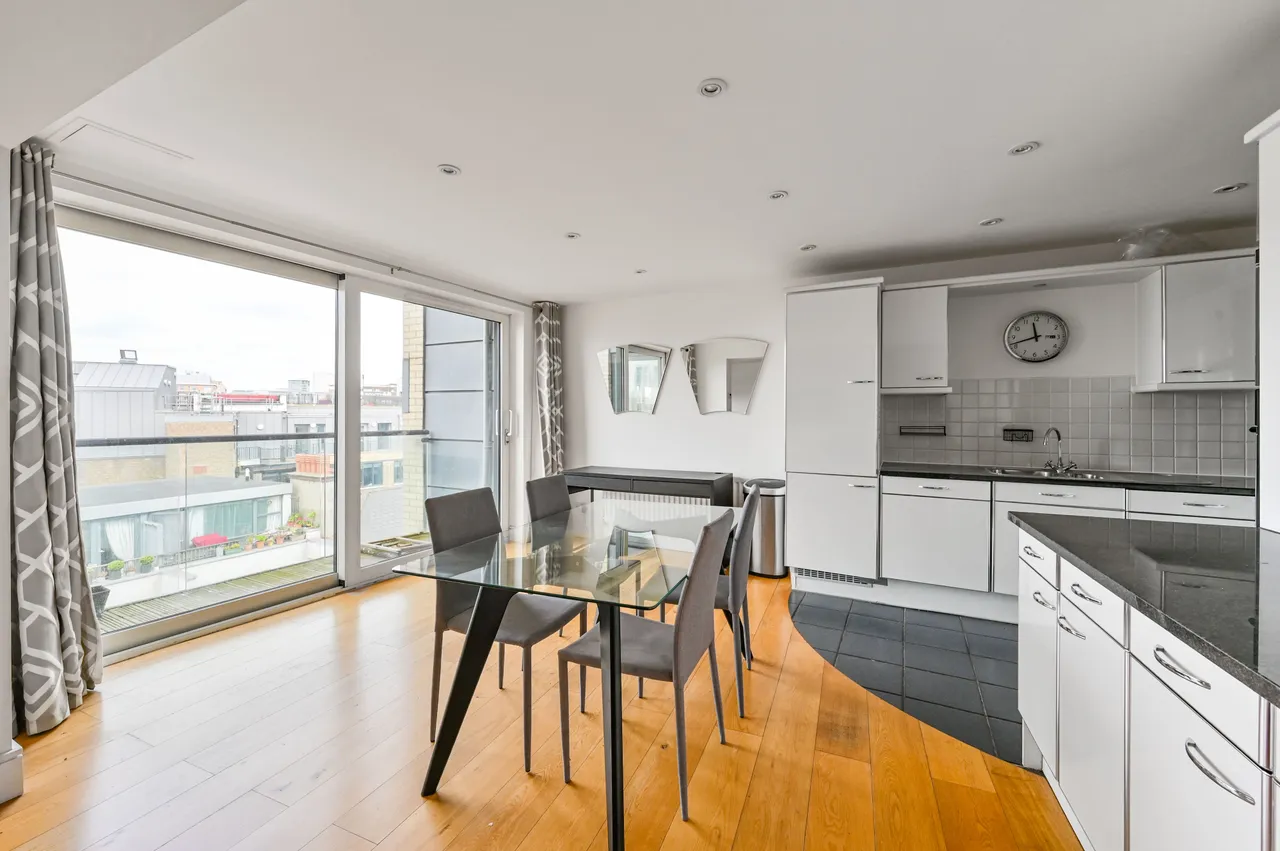 Flat 47, 48 Wells Street, London, photo 12