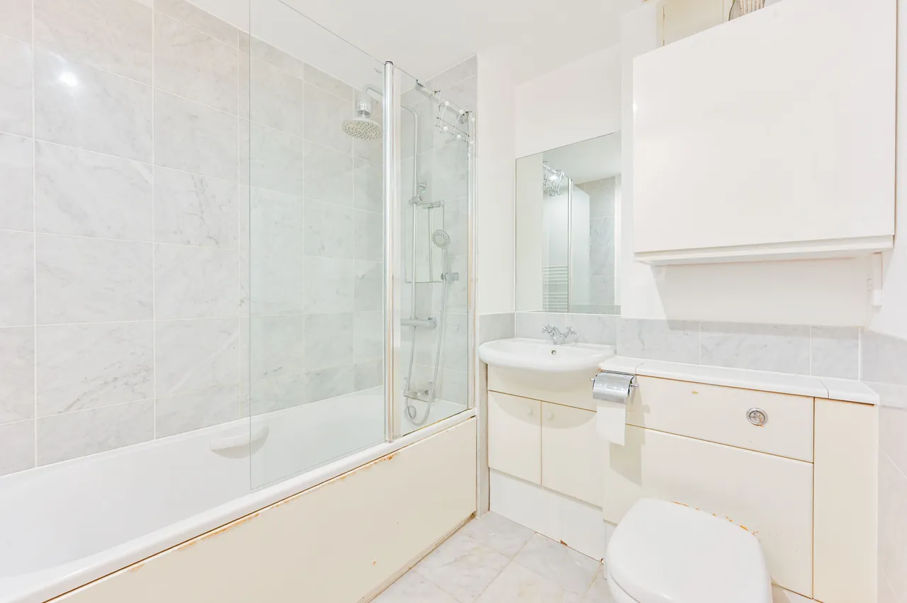 Flat 47, 48 Wells Street, London, photo 6