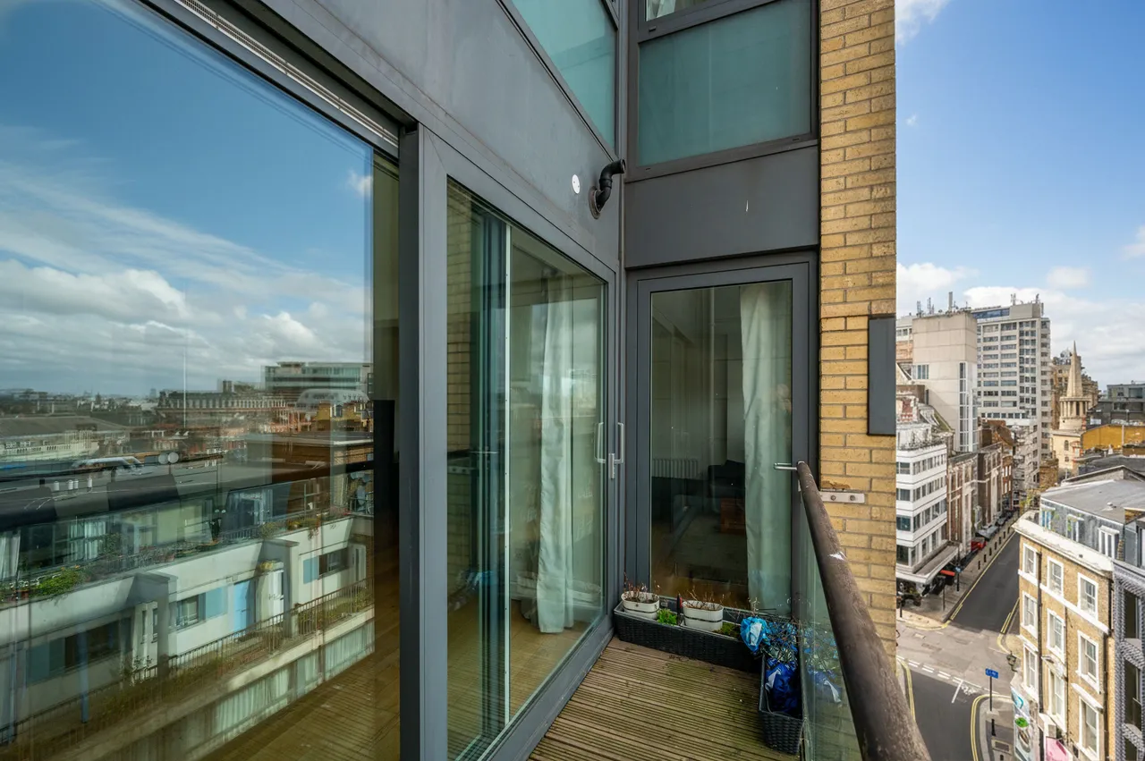 Flat 47, 48 Wells Street, London, photo 4