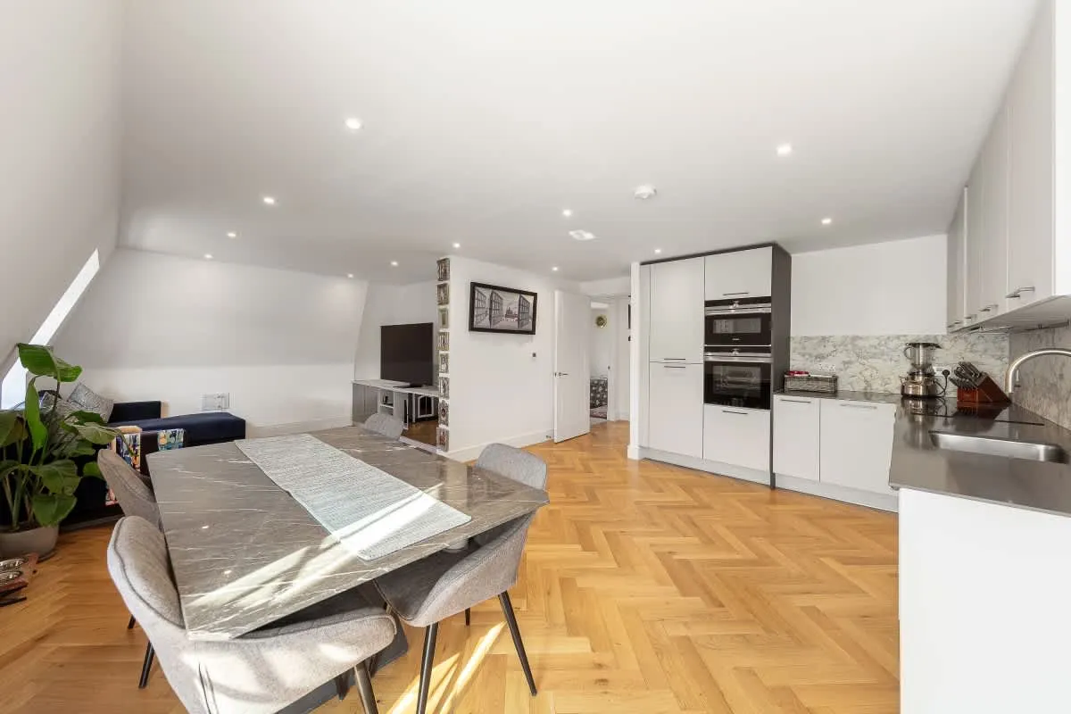 3 bed flat for sale, Lisgar Terrace, London, W14