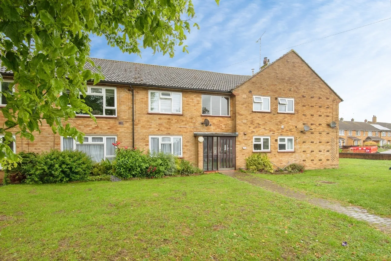 2 bed flat for sale — Gosling Avenue, Offley, Hitchin, Hertfordshire, SG5