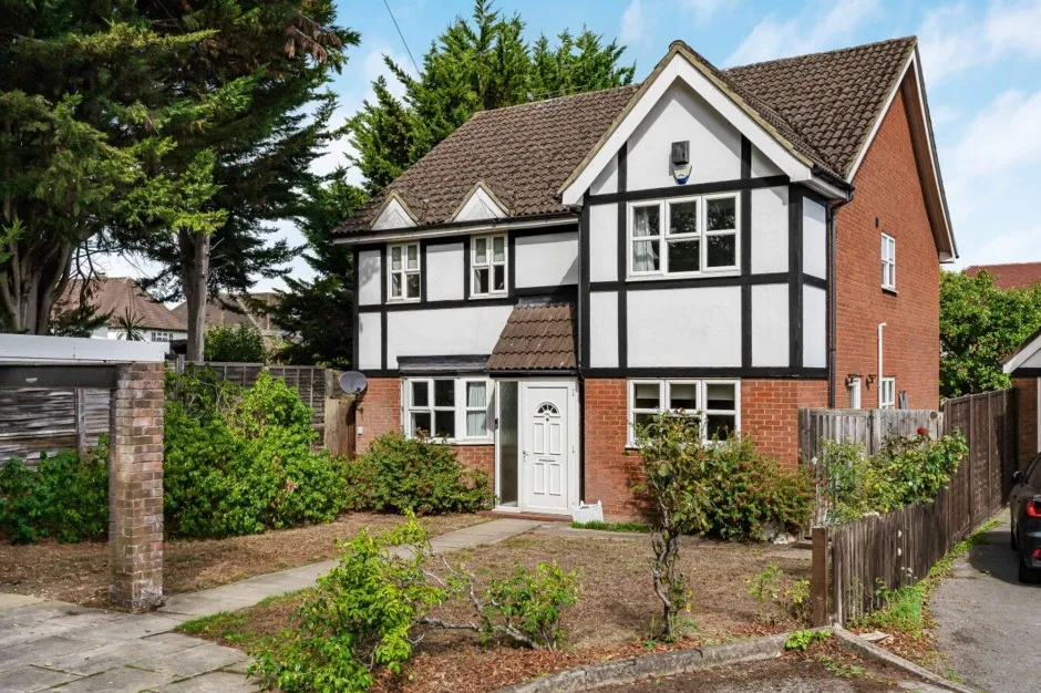Pine Trees Drive, Ickenham, UB10, photo 34