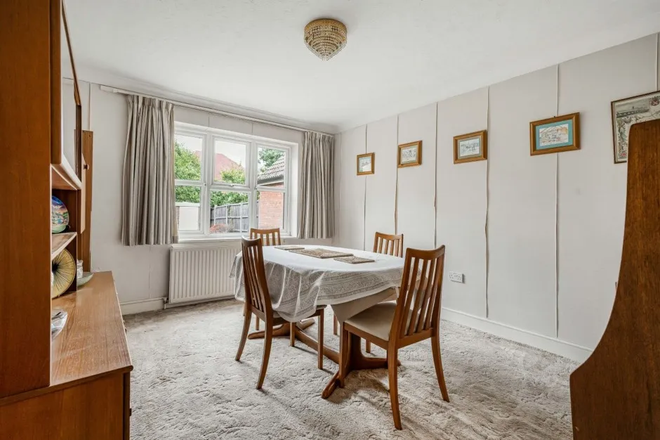Pine Trees Drive, Ickenham, UB10, photo 17