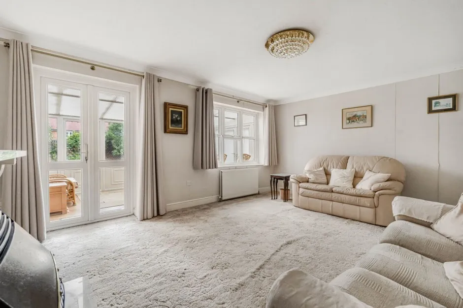 Pine Trees Drive, Ickenham, UB10, photo 3