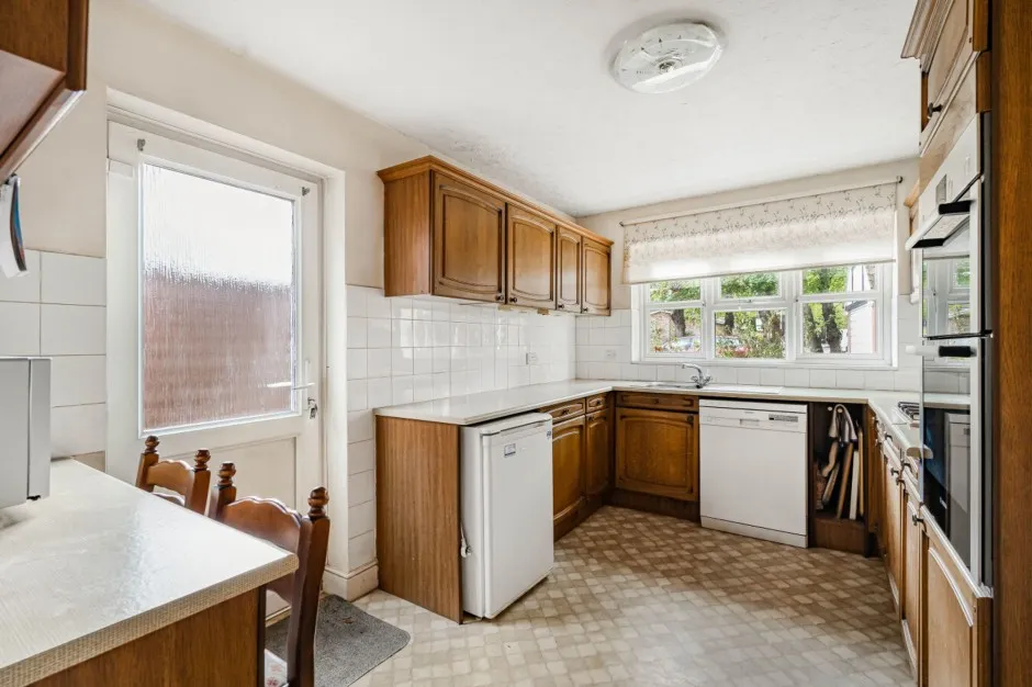 Pine Trees Drive, Ickenham, UB10, photo 11