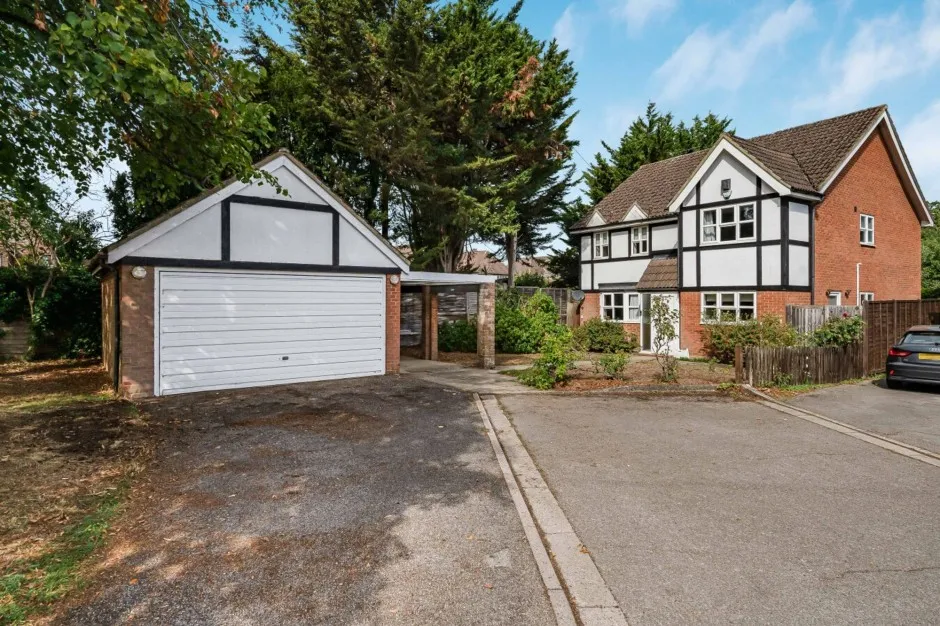 Pine Trees Drive, Ickenham, UB10, photo 33