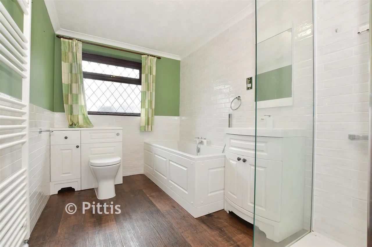 Place Road, Cowes, PO31, photo 4