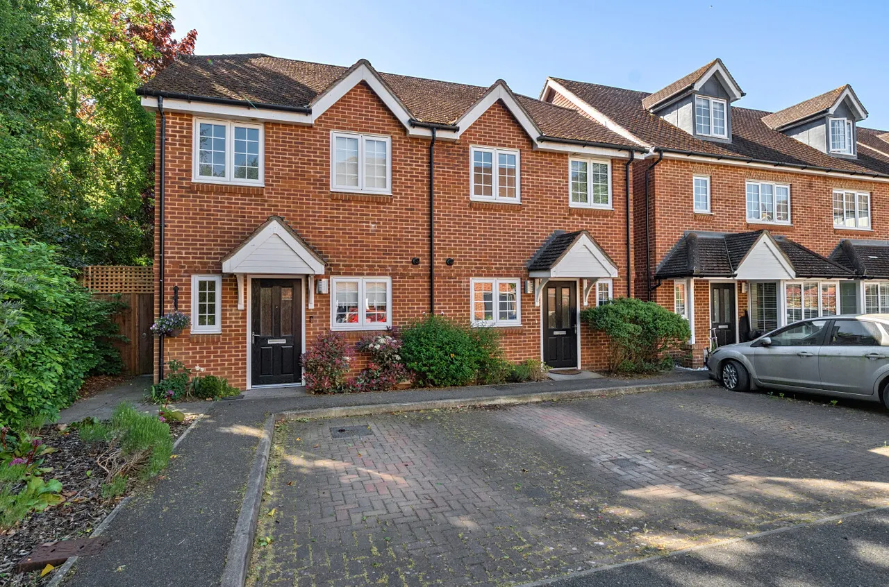2 bed house for sale, Woodland Close, Godalming, GU7