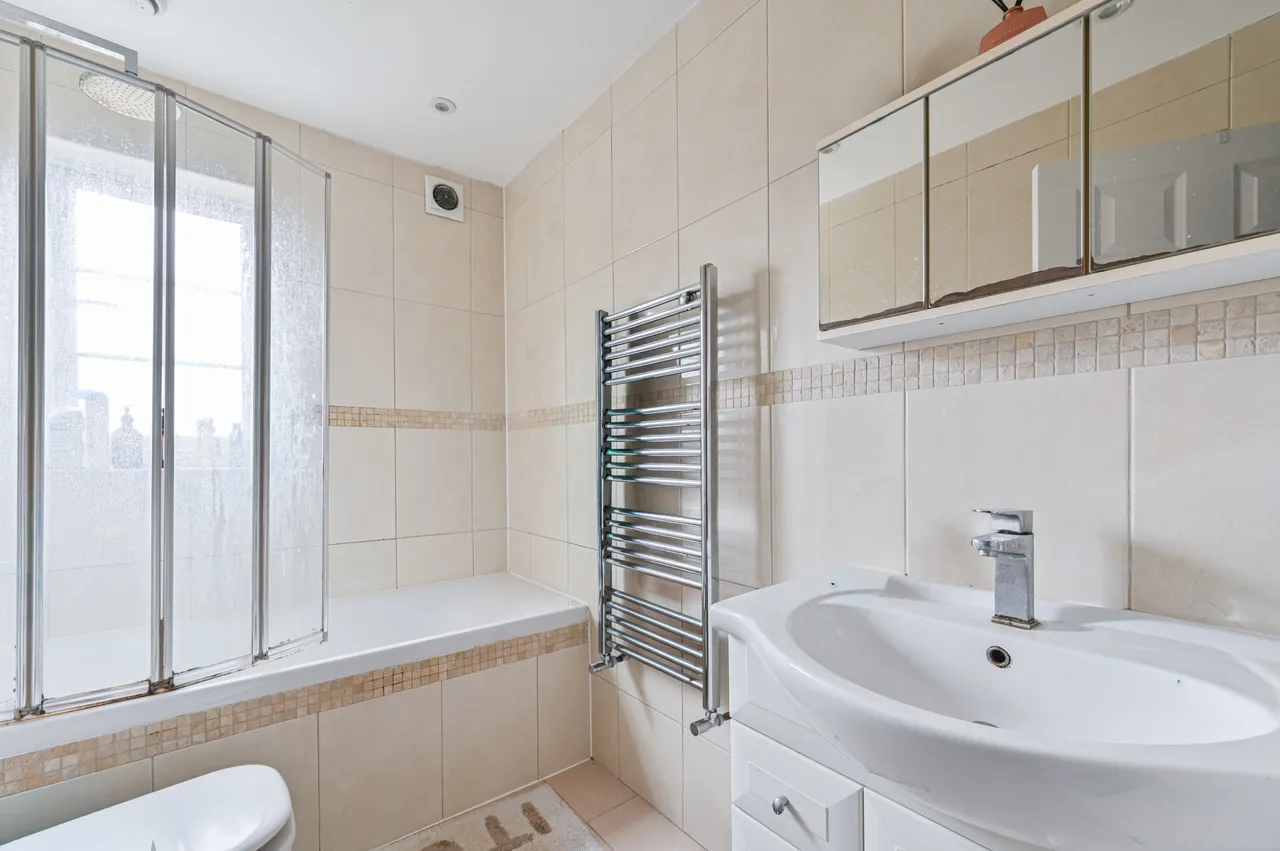 3 St Hughes Close, College Gardens, London, photo 10