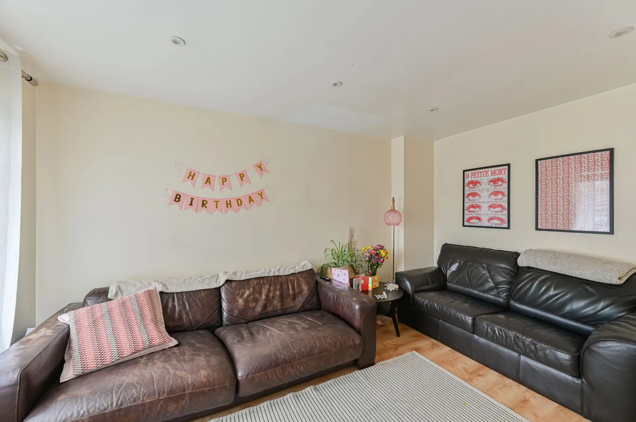3 St Hughes Close, College Gardens, London, photo 8