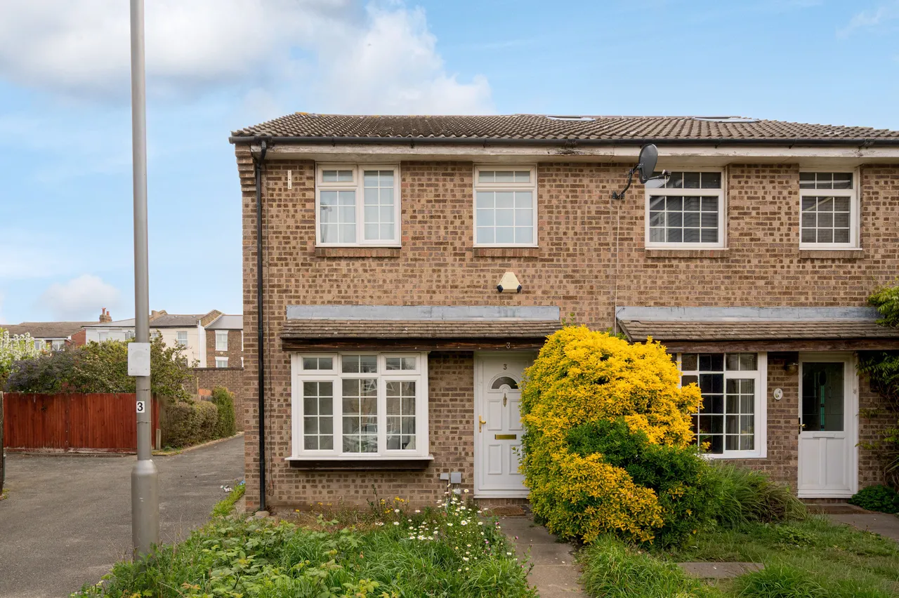 3 St Hughes Close, College Gardens, London, photo 6