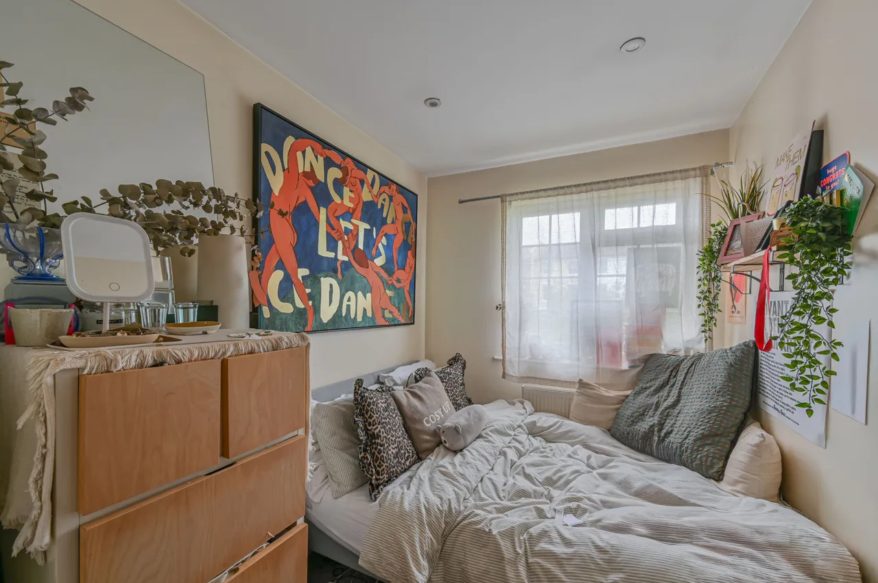 3 St Hughes Close, College Gardens, London, photo 2