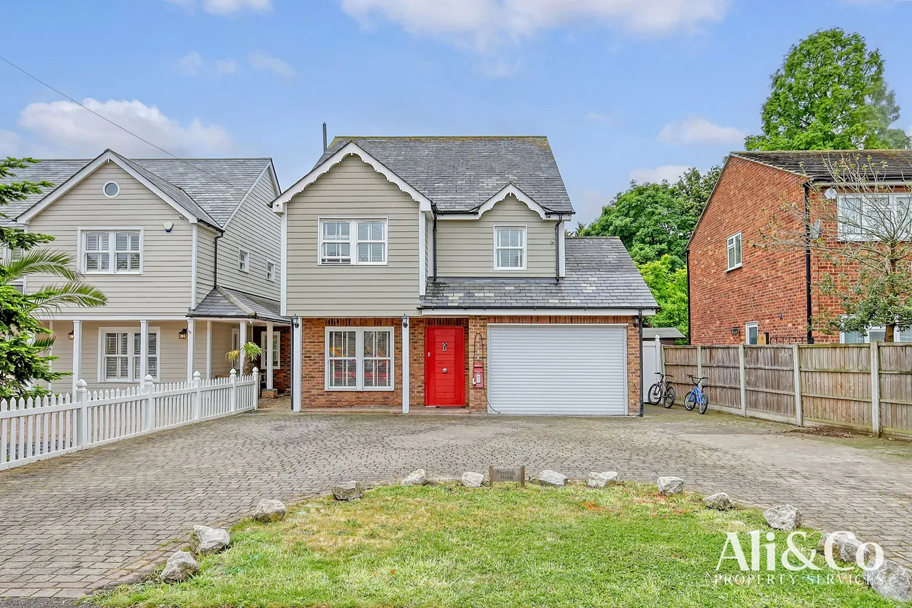 5 bed house for sale — Central Avenue, Stanford-le-Hope, Essex, SS17 8HG