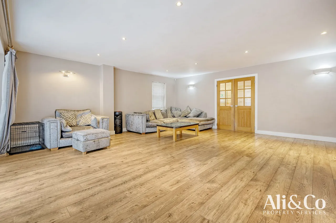 Central Avenue, Stanford-le-Hope, Essex, SS17 8HG, photo 7