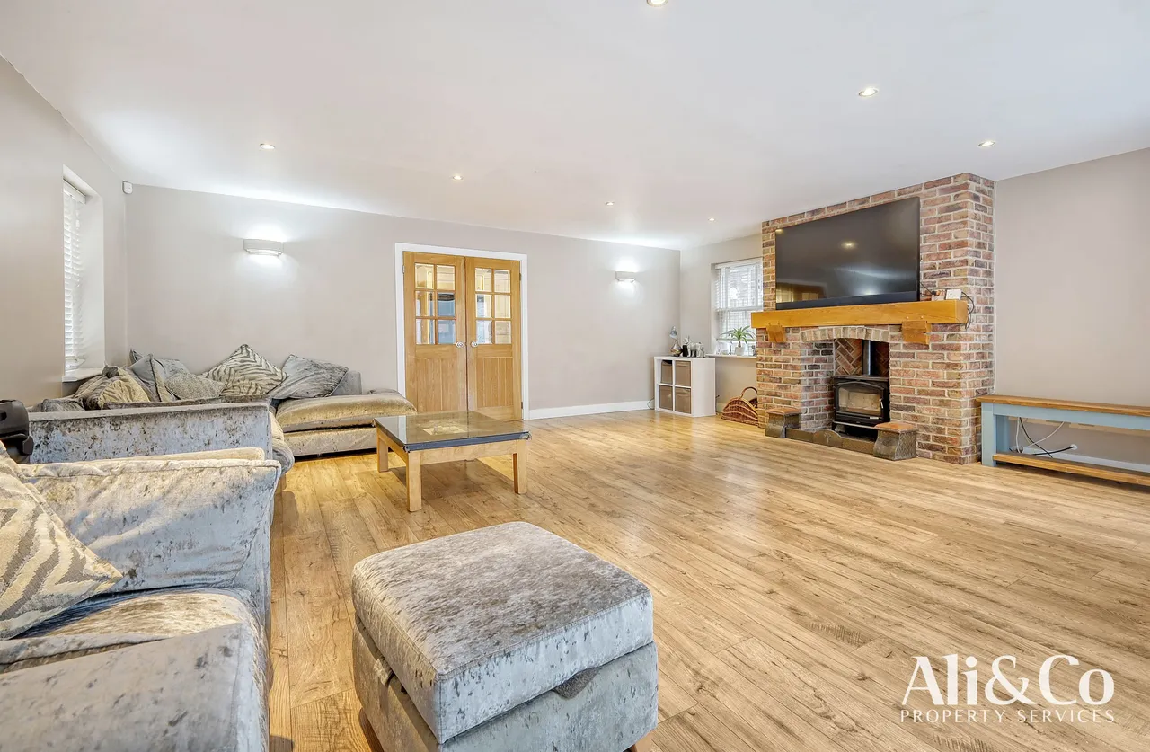Central Avenue, Stanford-le-Hope, Essex, SS17 8HG, photo 8
