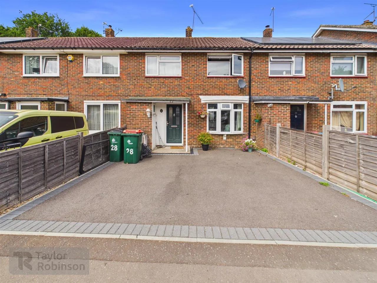 3 bed property for sale, Paddockhurst Road, Gossops Green, RH11